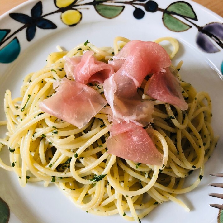 生ハムと大葉のジェノベーゼ風パスタ